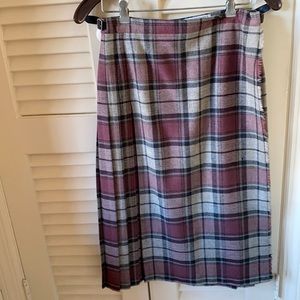 Beautiful vintage ladies  plaid 100 % Scottish wool wrap skirt with pleated back
